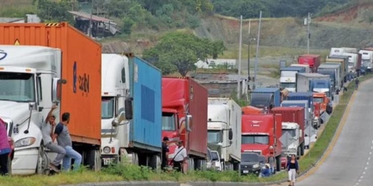 Presentan iniciativa para que transporte pesado seguro contra terceros