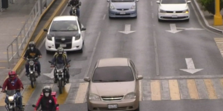 Presentan nueva iniciativa para exonerar de impuestos a combustibles