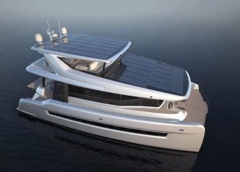 Presentan un yate de lujo eléctrico de alcance transoceánico alimentado por baterí­as solares
