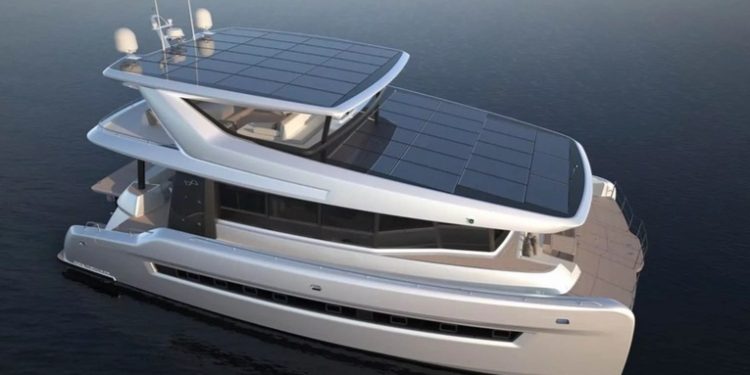 Presentan un yate de lujo eléctrico de alcance transoceánico alimentado por baterí­as solares