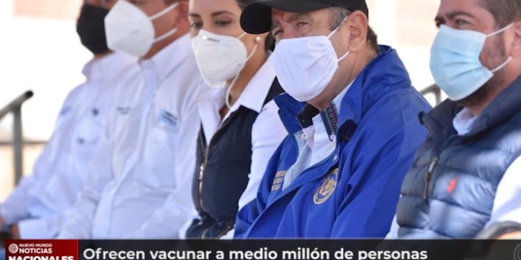 Presidencia ofrece vacunar a medio millón de personas esta semana