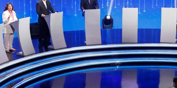 Presidenciables de Panamá debaten sobre temas sociales