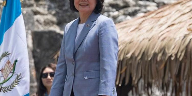 Presidenta de Taiwán visita en Guatemala hospital vinculado a millonaria corrupción