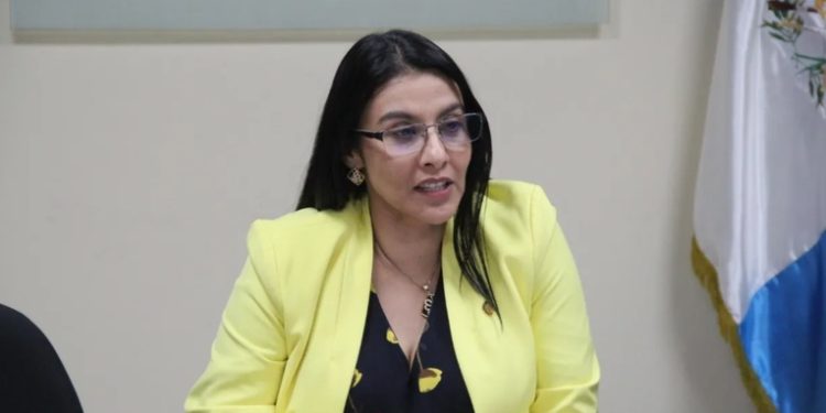 Presidenta del Congreso, Shirley Rivera es reelecta para el cargo por otro año mas