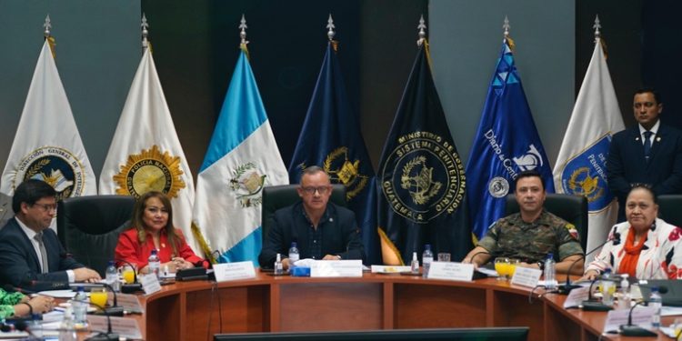 Presidenta del TSE y Fiscal General se reúnen en mesa de conflictividad