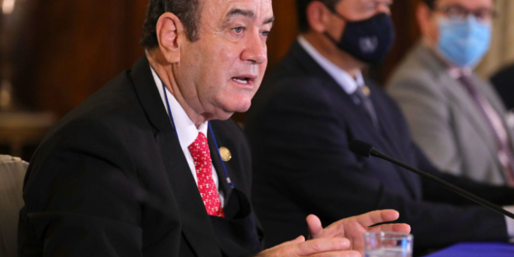 Presidente Alejandro Giammattei aumenta salario mí­nimo en un 4.75%