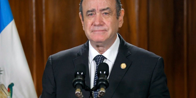 Presidente Alejandro Giammattei confirma disminución en fallecidos a causa del Covid-19