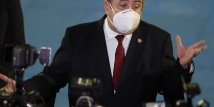 Presidente Alejandro Giammattei confirmó que inicia registro para mayores de 25 años