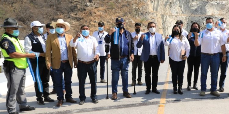 Presidente Alejandro Giammattei inaugura puente El Motagua