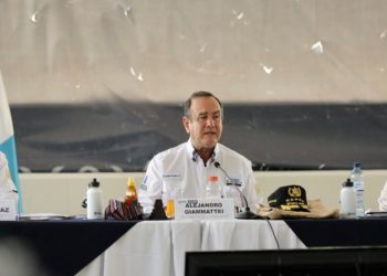 Presidente Alejandro Giammattei pide a alcaldes no invertir en obras