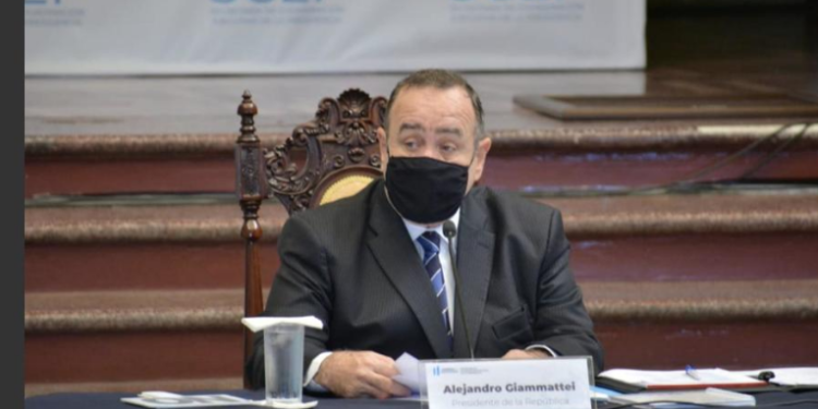 Presidente Alejandro Giammattei viajo este miércoles rumbo a Colombia