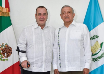 Presidente Alejandro Gimmattei se reúne con el mandatario de México Andrés López Obrador.