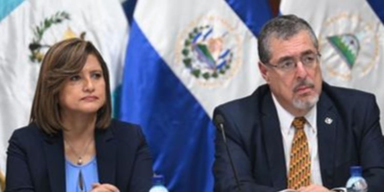 Presidente Arévalo anuncia reducción salarial presidencial y vicepresidencial de 25%