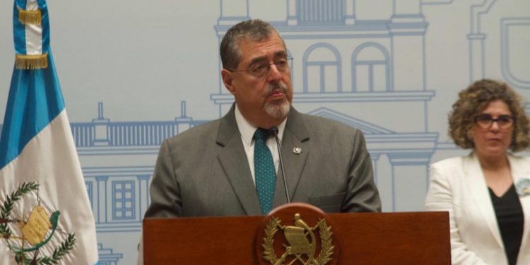 Presidente Arévalo asistirá a la toma de posesión de Claudia Sheinbaum en México