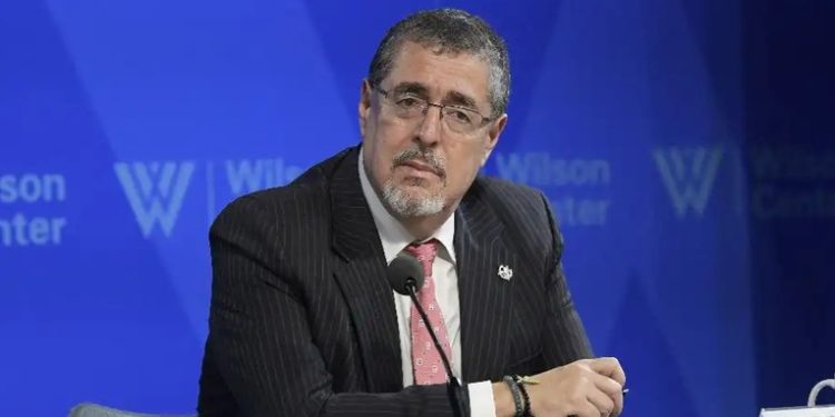Presidente Arévalo continúa visitas a ministerios y giras en el interior del país