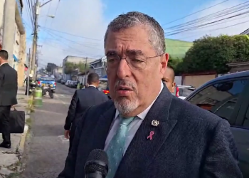 Presidente Arévalo denuncia intento de armarle casos tras allanamientos del MP