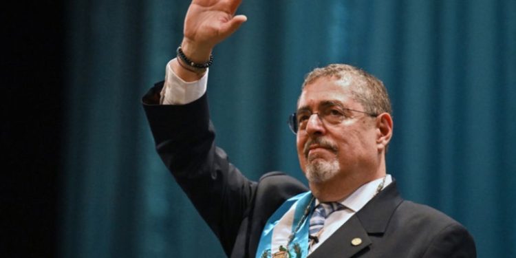 Presidente Arévalo destaca la importancia de la certeza jurídica para atraer inversiones