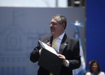 Presidente Arévalo dice que no descansará hasta lograr la destitución de la fiscal general