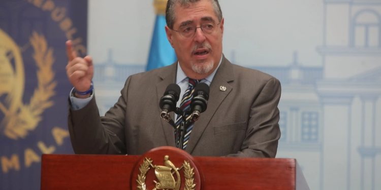 Presidente Arévalo expresa condolencias por el fallecimiento del papa Francisco