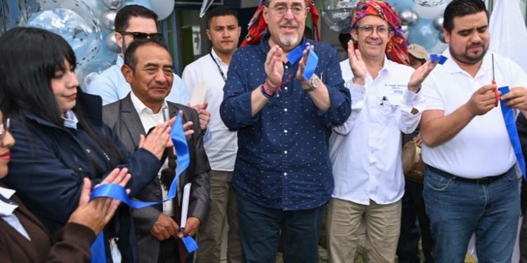 Presidente Arévalo inaugura dos nuevos puestos de salud en Chichicastenango
