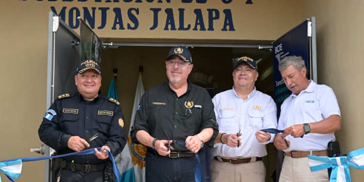 Presidente Arévalo inaugura varias obras en el interior del país