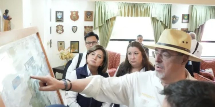 Presidente Arévalo inspecciona fragilidad en la frontera de El Ceibo, Petén