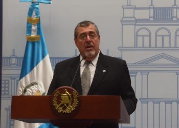 Presidente Arévalo insta al Congreso a aprobar ajustes para garantizar pago a exmilitares