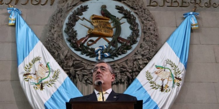 Presidente Arévalo llama a respetar la Constitución en su 40 aniversario