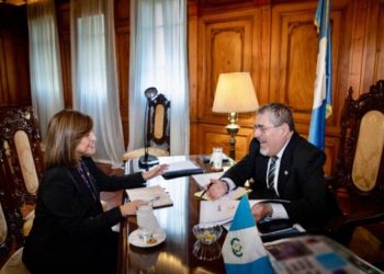 Presidente Arévalo ordena reducir ingresos de la vicepresidenta Karin Herrera