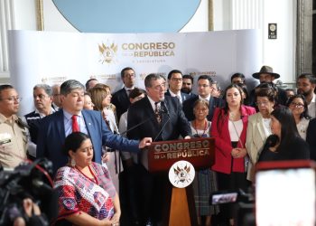 Presidente Arévalo presenta en el Congreso iniciativa de ley con la que se busca destitución de Fiscal General