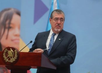 Presidente Arévalo respalda a la Bicolor antes de la semifinal contra EE. UU.