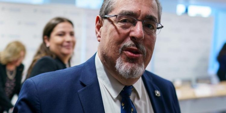 Presidente Arévalo sostiene encuentro clave con subdirector de la FAO