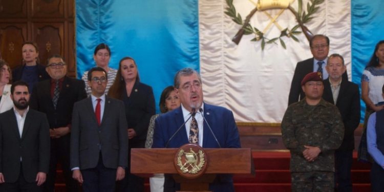 Presidente Arévalo solicita revocación de amparo otorgado a la fiscal general Consuelo Porras