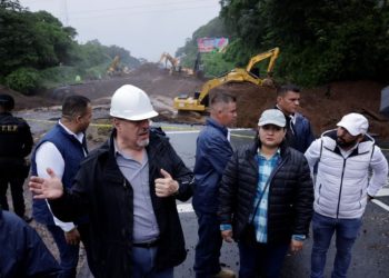 Presidente Arévalo supervisa y habilita paso en el km 44 de la ruta al Pacífico