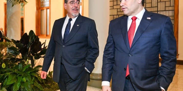 Presidente Arévalo y Marco Rubio abordan migración, narcotráfico y desarrollo en primer encuentro