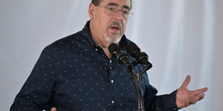 Presidente Bernardo Arévalo anuncia construcción de 7 hospitales en el país entre 2024 y 2025