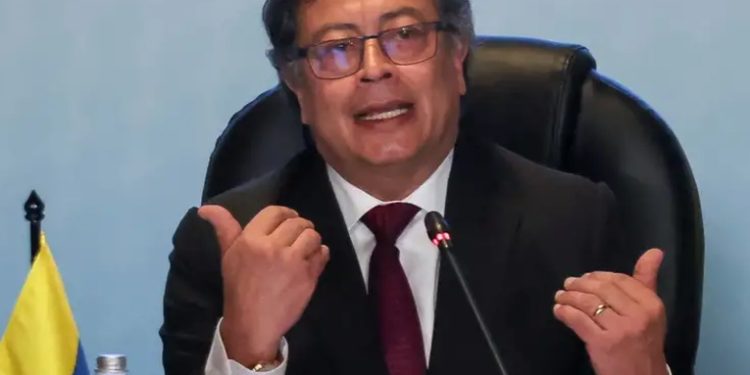 Presidente de Colombia defiende su reforma pensional