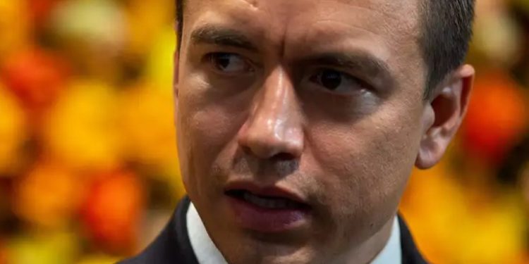 Presidente de Ecuador nombra vicepresidenta interina