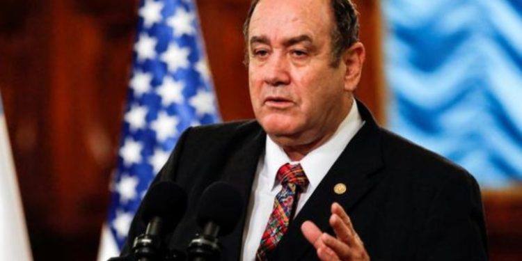 Presidente de Guatemala critica a EE.UU. por acusar a fiscal