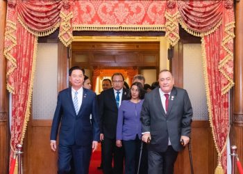 Presidente de Guatemala llega en visita oficial a Taiwán