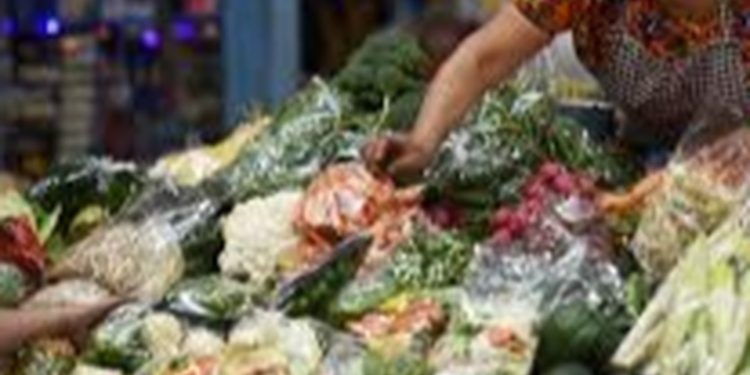 Presidente de Mercados Unidos pide acción gubernamental ante alza en precios de canasta básica