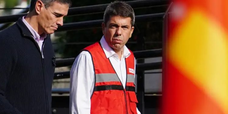Presidente de Valencia admite errores tras inundaciones