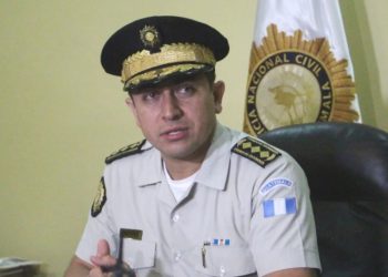 Presidente del Congreso anuncia revisión de plazas para optimizar recursos