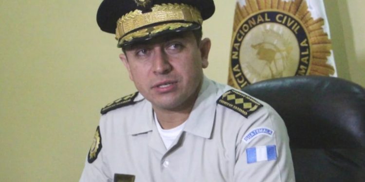 Presidente del Congreso anuncia revisión de plazas para optimizar recursos