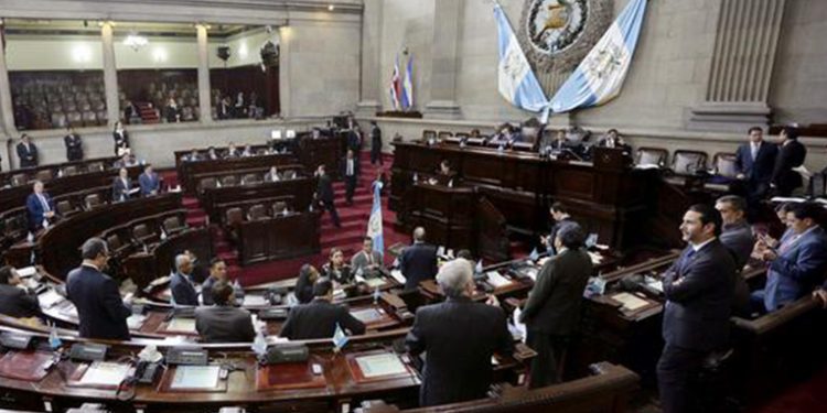 Presidente del Congreso no tolerará injerencia de Estados Unidos