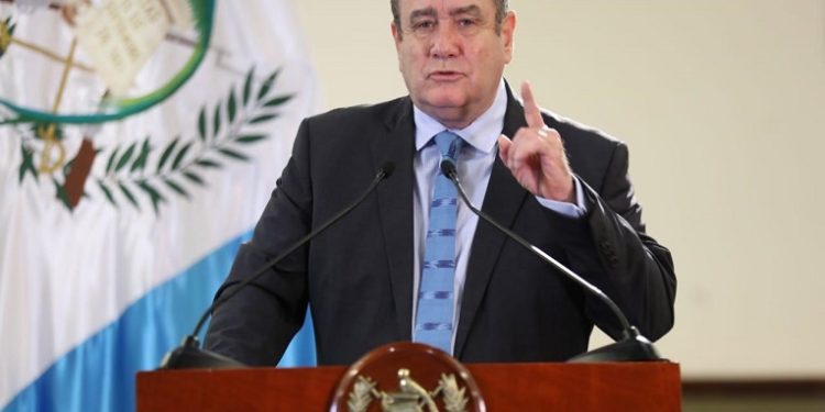 Presidente denuncia haber recibido presiones para elección de nuevo Fiscal General