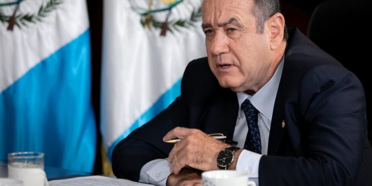 Presidente denuncia presiones y amenazas en elección de Fiscal General