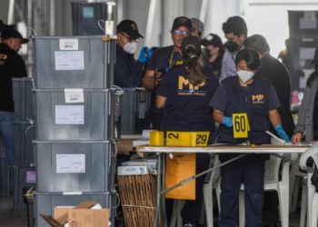 Presidente electo de Guatemala rompe diálogo con gobierno saliente y suspende transición