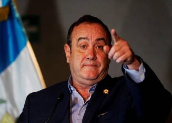 Presidente Giammattei amenaza con solicitar antejuicio contra dos alcaldes de Sololá