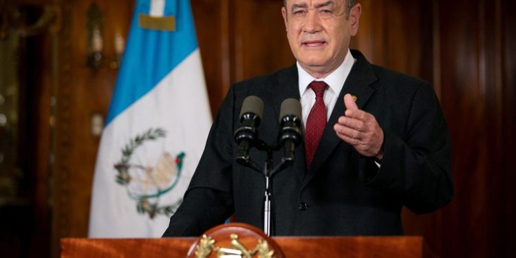 Presidente Giammattei anuncia incautación de millonario cargamento de cocaína en aguas del Pacífico